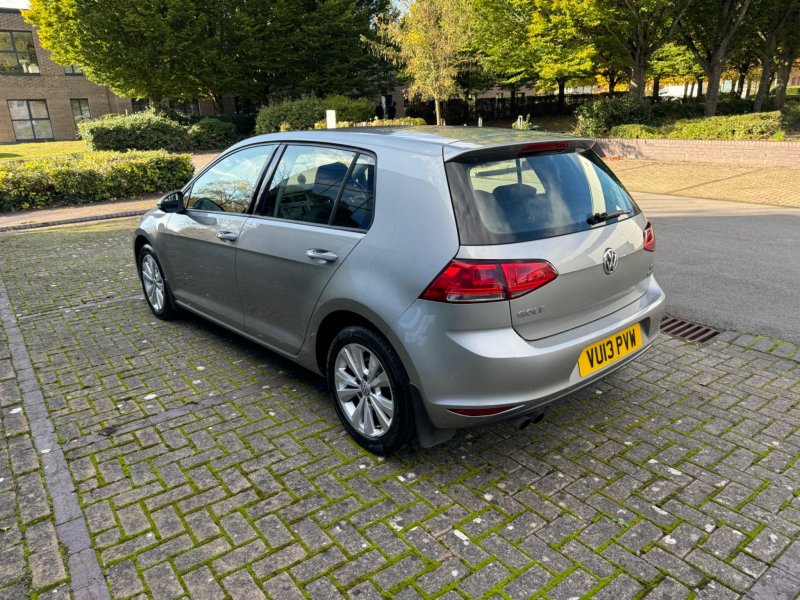 VOLKSWAGEN GOLF