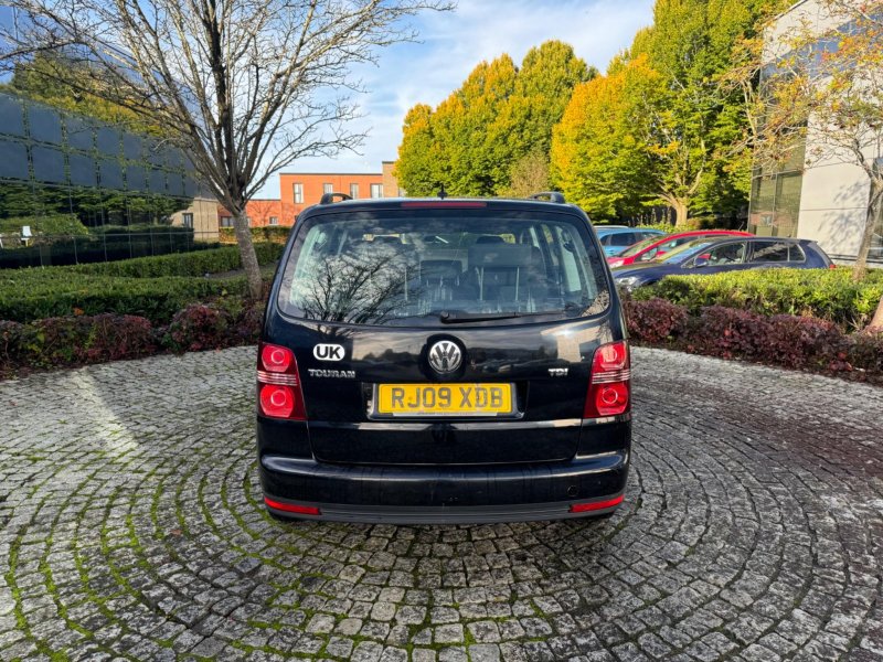 VOLKSWAGEN TOURAN