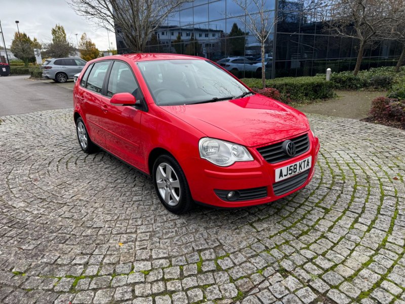 VOLKSWAGEN POLO