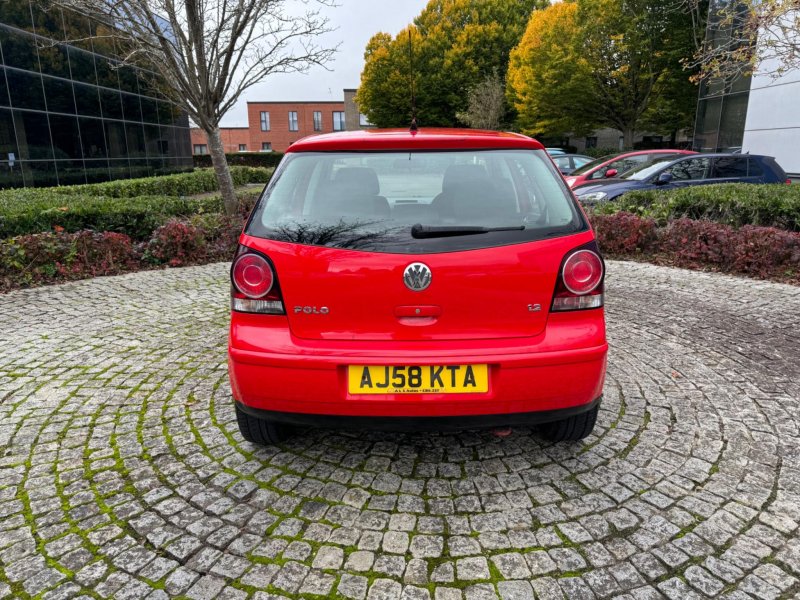 VOLKSWAGEN POLO