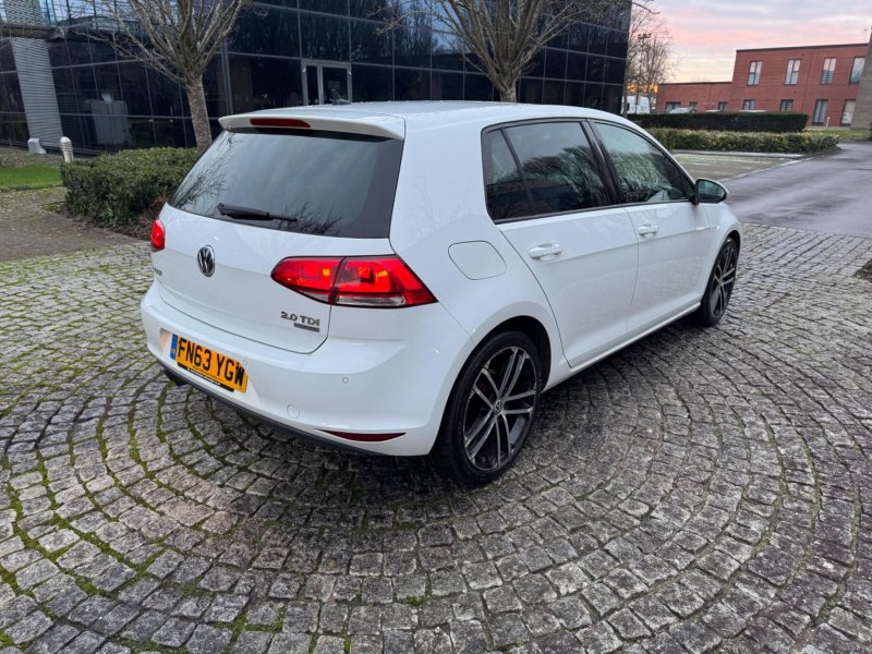 VOLKSWAGEN GOLF