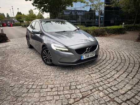 VOLVO V40 2.0 D2 Momentum Euro 6 (s/s) 5dr